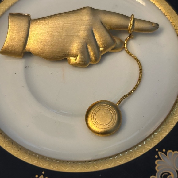 Vintage JJ Gold Hand with Pocket-watch Brooch - Picture 2 of 6
